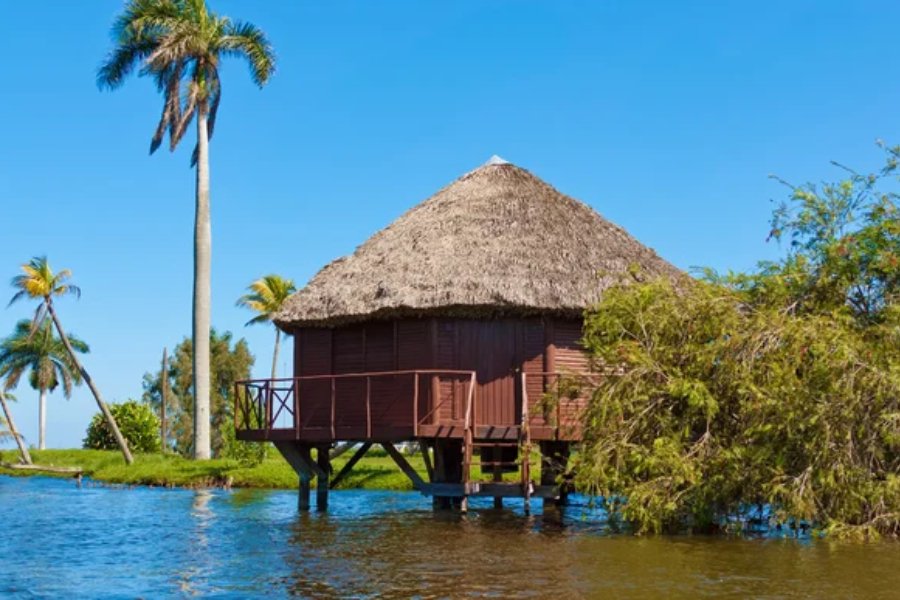 Casa rustica din lemn din Valea Vinales, Cuba