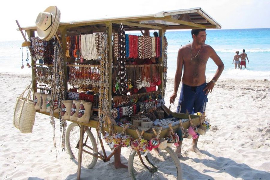 Vanzator de pe plaja, Cuba